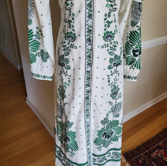Outstanding green and white border print dress with Vneck button down the front - Picture 10 of 16